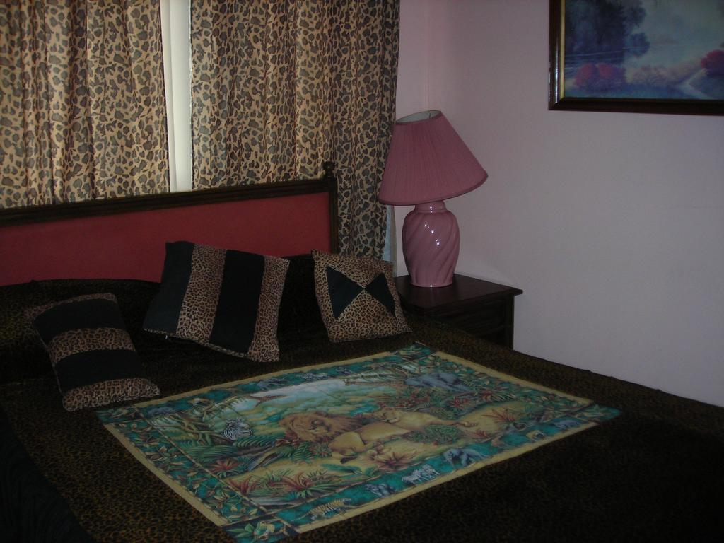 Deer Trail Motel Wisconsin Dells Room photo